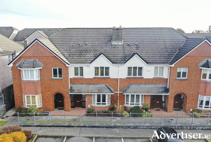 Contact Hugh O’Donnellan of O’Donnellan & Joyce auctioneers on 091 564 212 or view online at www.odj.ie.