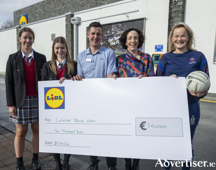 Coláiste Baile Chláir were awarded an incredible €10,000 in the Lidl Plus LGFA Rewards scheme. Pictured outside Lidl Galway are students Leah O'Halloran and Brenda Naughton, football coach Sarah Conneally and deputy principal Emma Ryan with Damien Hanniffy, Lidl Store Manager. Pic: Andrew Downes