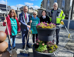 Pictured at the launch of the National Spring Clean programme in County Galway are, L-R: Rosanna McCamley of Oranmore Tidy Towns; Cathaoirleach of the County of Galway Cllr. Liam Carroll; Rose Mary Finlay of Oranmore Tidy Towns; and Laura Mullins and Mark Molloy Galway County Council. Photo: Galway County Council.