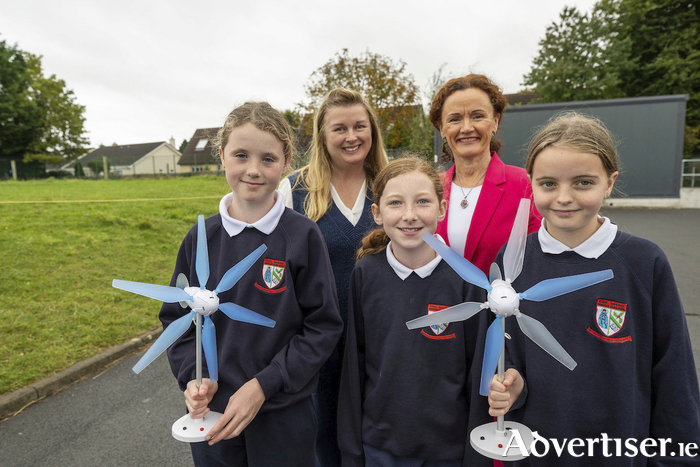 The Galway Science and Technology Festival was successful in securing funding from both Galway Wind Park and SSE Renewable Energy to host Wind Energy Workshops in schools as part of the Festival. In attendance were students from Moycullen National School, teacher Julie Anne Browne, and Anne Murray, Festival Manager, Galway Science & Technology Festival. Photo: Andrew Downes