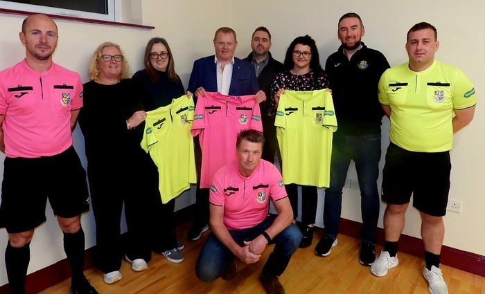 (L-R): Marc Lynch Referee, Annette Flanagan and Miriam Murphy (Specsavers Headford Road), Brian McNamara (Specsavers Knocknacarra), Richie Connor Referee (kneeling), Paul Gillespie (Specsavers Eyre Square), Emily Burke (Specsavers Tuam), Mike Cubbard Chairman Galway ISRS, John O'Connor Referee.
Photographer: Pat Cantwell