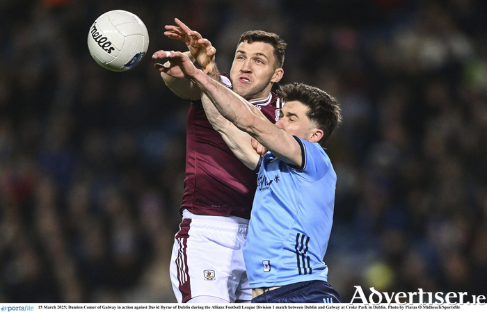  Damien Comer of Galway in action against David Byrne of Dublin during the Allianz Football League Division 1 match between Dublin and Galway at Croke Park in Dublin. Photo by Piaras Ó Mídheach/Sportsfile