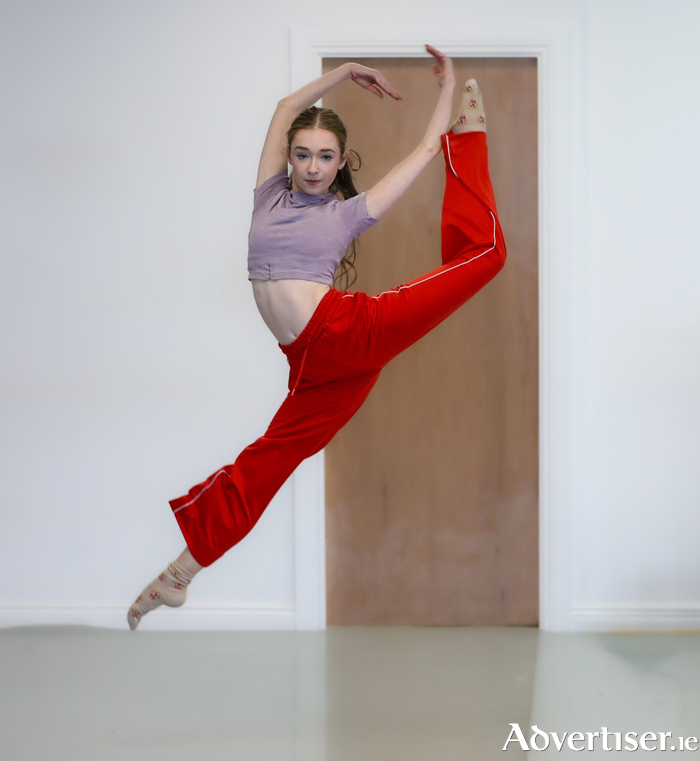 Dancer Yasmin Flaherty rehearsing 'Outsider'
(Photo: Darachphotography)