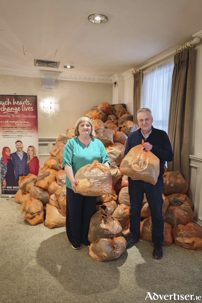 Maura O'Connor, Slimming World Galway City, pictured with Paul Hughes, Irish Cancer Society.