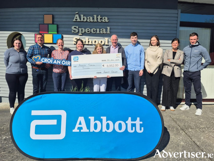 Happy faces at the presentation of the cheque to Abalta.
