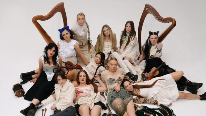 BIIRD is an ensemble of female musicians, singers and lilters.