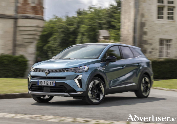 The Renault Symbioz is now available in two new powertrains - the TCe mild hybrid 140 manual and the E-Tech full hybrid 160.