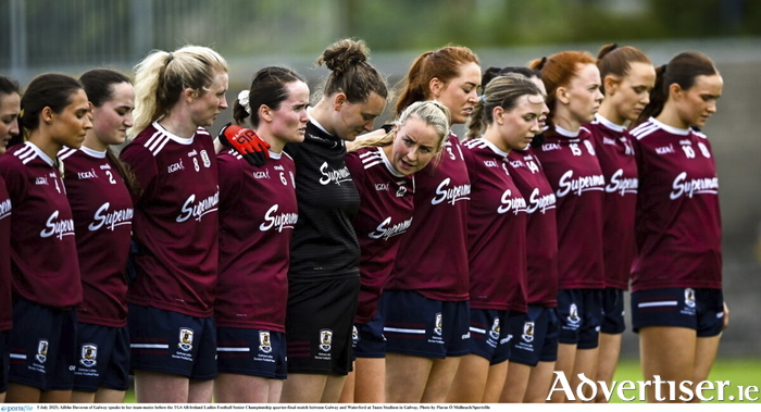 Ailbhe Davoren of Galway speaks to her team-mates before the TG4 All-Ireland Ladies Football Senior Championship quarter-final match between Galway and Waterford at Tuam Stadium in Galway. (Photo by Piaras Ó Mídheach/Sportsfile)