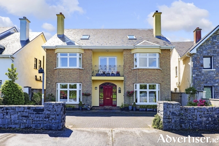 Abbey Lee, No 3 Cuan Glas.