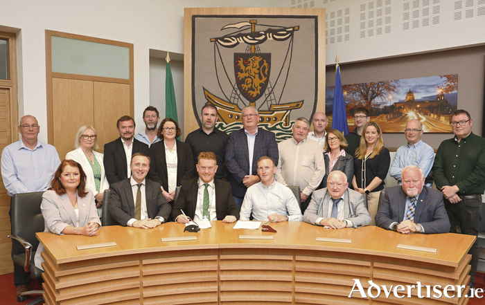 Seated left to right- Elizabeth Fanning, Director of Service, Galway City Council, Leonard Cleary, Chief Executive, Galway City Council, Cllr. Alan Cheevers, Deputy Mayor, Galway City Council
Peter O’Connell, Managing Director, OCC Construction, Cllr. Declan McDonnell, Galway City Council
Cllr. Donal Lyons, Galway City Council. Standing left to right- Patrick McHugh, Clerk of Works, Galway City Council, Helena Martyn, Administrative Officer, Galway City Council, Micheál Cormican, Senior Engineer, Galway City Council, Kevin Brownlee, Project Manager, OCC Construction, Sinéad Thackaberry, Architect, van Dijk Architects, Shane McWalter, Director, OCC Construction, Cllr. Frank Fahy, Galway City Council, Cllr. John McDonagh, Galway City Council, Michael McDonagh, Administrative Officer, Galway City Council, Sinéad Johnstone, Senior Executive Engineer, Galway City Council, Daniel Connolly, ExecutiveTechnician, Galway City Council, Helen Kilroy, Director of Finance, Galway City Council, Brian Fahy, Architect, VHA Architects, Tony Curran, Executive Quantity Surveyor, Galway City Council.
 