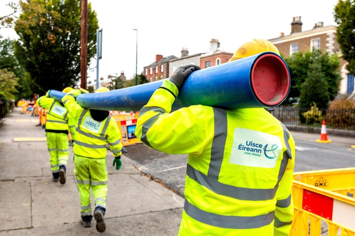 Stock image of Uisce Éireann workers. 