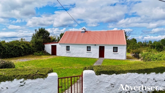 Barney's Cottage, Ardnasillagh, Oughterard.