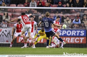 David Hurley of Galway United shoots to score his side&#039;s first goal during the Sports Direct Men&#039;s FAI Cup quarter-final match between St Patrick&#039;s Athletic and Galway United at Richmond Park in Dublin. (Photo by Stephen McCarthy/Sportsfile)