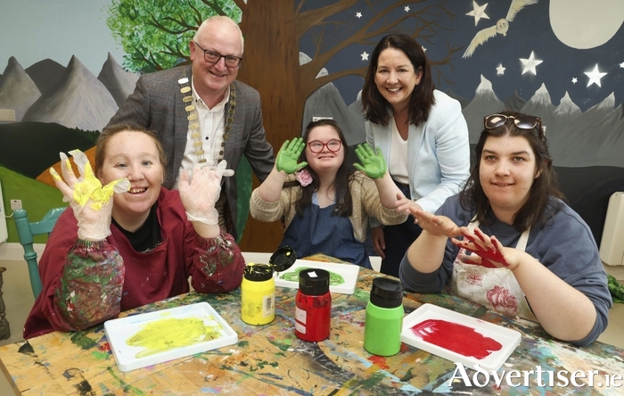 Galway County Cathaoirleach David Collins and Arts Officer Sharon O’Grady prepare for Culture Night celebrations with artists from Limelight Creative Arts 
Left to Right: Back row – Cathaoirleach David Collins, Arts Officer Sharon O’Grady
Front row – Limelight Creative Arts artists Emily-Rose Cummins, Aoibhe Cooley and Ciara Raftery