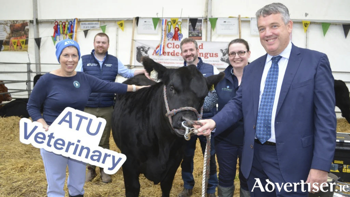 Dr Orla Flynn, ATU President, Dr John Donlon ATU Veterinary Lecturer, Prof Patrick Pollock, new Head of Veterinary Medicine and Surgery at ATU, Dr Edna Curley, Head of Mountbellew Agricultural College, ATU and Dr Billy Bennett Registrar and Chief Academic Officer at ATU with “Mandy” the cow.