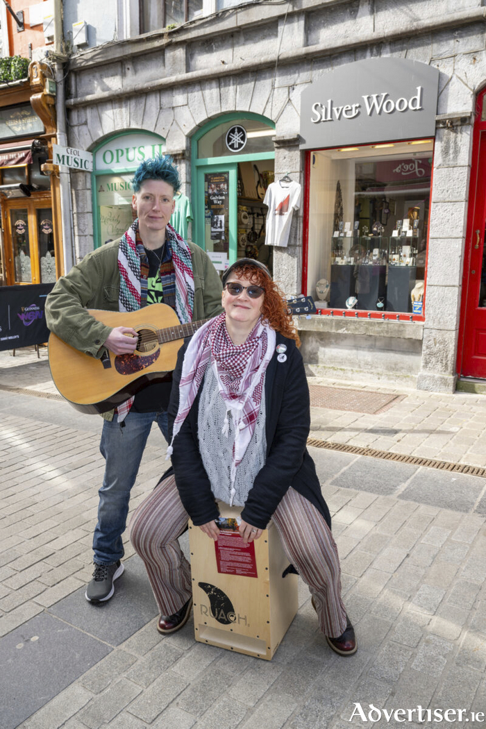 Sailhymn and Nicole Blue from the Galway Busking Community. Photographer: Andrew Downes, Xposure.
