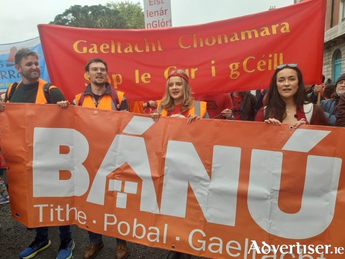 The Bánú contingent at the protest.