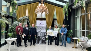  (L-R) Francis Donlon, Stephen Finn (Salthill Hotel), Mike Murray, Marie Murray, Mary Nash (Galway Hospice), and Stan O&#039;Grady.