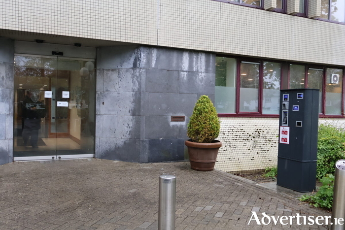 A new parking machine at the entrance to City Hall