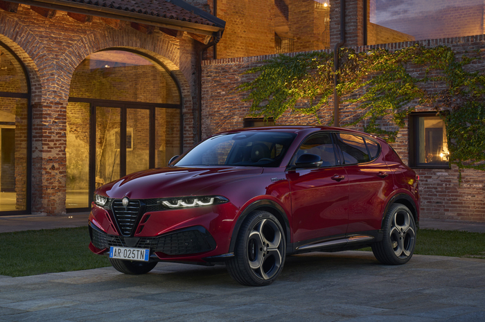 The new Tonale will be available in three trims: the entry-level 'Tonale', the more distinctive 'Ti', and top-of-the-range 'Veloce'. 