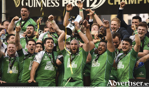 Connacht captain John Muldoon lifts the trophy following his side's victory after the Guinness PRO12 Final match between Leinster and Connacht at BT Murrayfield Stadium in Edinburgh, Scotland. 
(Photo by Stephen McCarthy/Sportsfile)