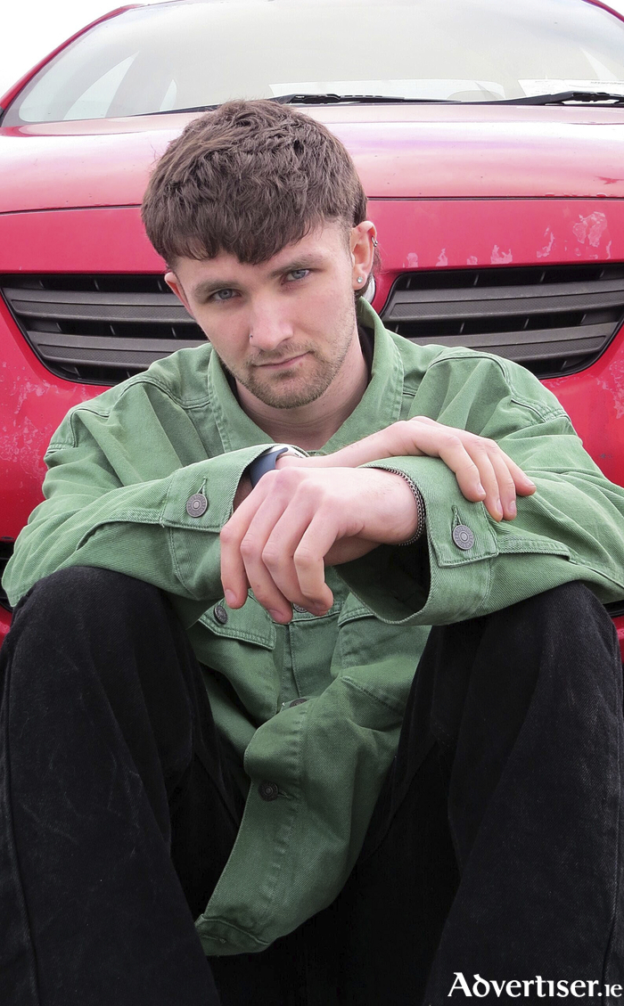 Singer-songwriter, Johnluke