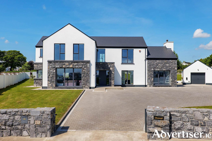 Exterior of 4 B&eacute;al Taoide. 