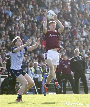 Galway&rsquo;s Dylan McHugh and Dublin&rsquo;s Eoin Kennedy in action from the Allianz National Football Division 1 game at Pearse Stadium on Sunday. 
(Photo: Mike Shaughnessy)