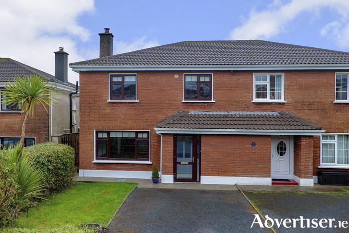 No 16 Bushypark Lawn.