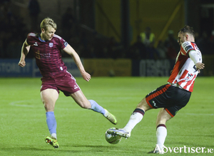Galway United&rsquo;s Kristopher Twardek and Derry City&rsquo;s Jamie Stott in action from the SSE Airtricity Men's Premier Division game at Eamonn Deacy Park. 
(Photo: Mike Shaughnessy)