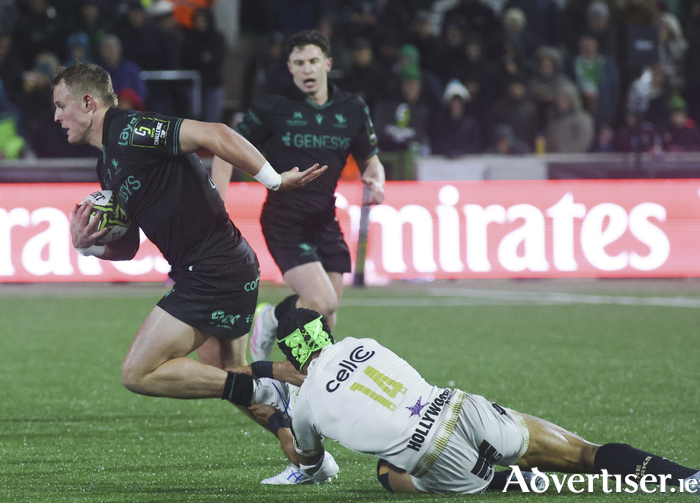Connacht&rsquo;s Sam Gilbert and Sharks' Edwill van der Merwe in action from the European Rugby Challenge Cup Final Stage game at Dexcom Stadium. 
(Photo: Mike Shaughnessy)
