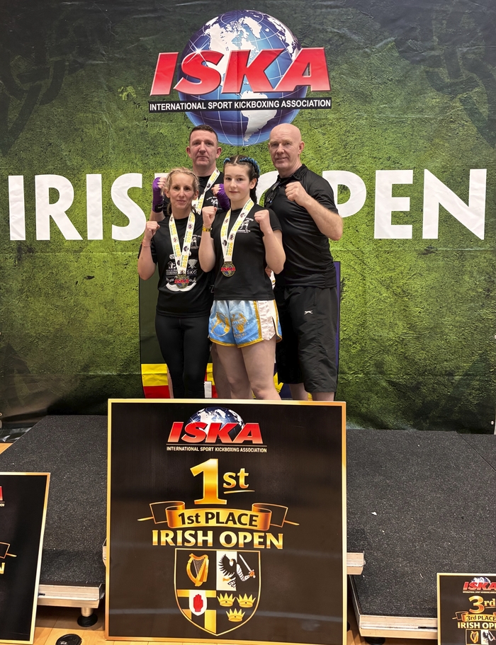 (L - R): Whitney Sheppard, Peter Sheppard, Taylor Sheppard from Knockarra & Black Dragon chief coach Pete Foley from Annaghdown.