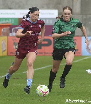 Galway United's Aoibhin Donnelly and Peamount United&rsquo;s Abigail Villers Tuthill in action from the opening game of  the 2026 All-Island Cup game at Eamonn Deacy Park. (Photo: Mike Shaughnessy)