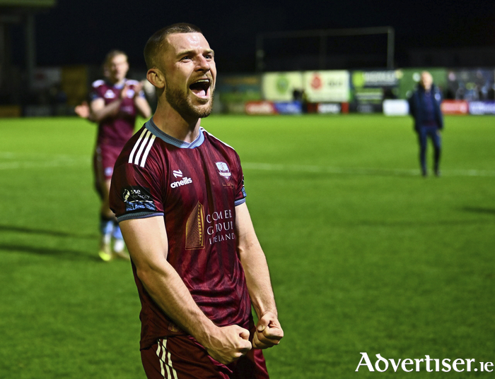 Aaron Bolger celebrates in front of supporters after the draw against St Patrick's Athletic at Eamonn Deacy Park. (Photo by Piaras &Oacute; M&iacute;dheach/Sportsfile)