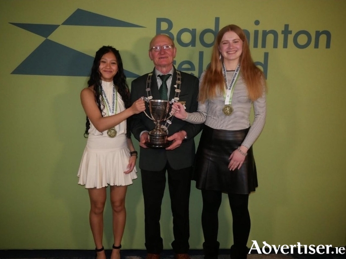 Margaritte McKeown and Larissa Hayden of Galway Lawn Tennis Club pictured after winning Gold in both the Grade D and Grade E Women&rsquo;s Doubles events alongside President of Badminton Ireland, Michael McGrath.