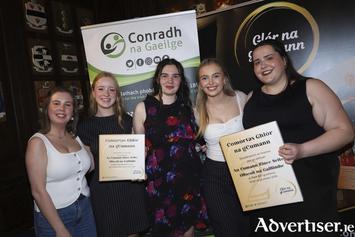 An Cumann Rince Seite, Ollscoil na Gaillimhe, a bh&iacute; i measc na mbuaiteoir&iacute; ag &oacute;c&aacute;id bronnta na Gradaim den sc&eacute;im Gn&iacute;omha&iacute; Gaeilge 2025/2026. T&aacute; l&eacute;irithe sp&eacute;ise &aacute; ghlacadh faoi l&aacute;thair &oacute; mhic l&eacute;inn, Cumainn Gaelach agus Aontas Mac L&eacute;inn don Sc&eacute;im Gn&iacute;omha&iacute; Gaeilge 2026/2027. T&aacute; gach eolas ar f&aacute;il &oacute; &Oacute;rlaith N&iacute; Thuathaigh, Chomhordaitheoir na Sc&eacute;ime ag orlaith.nithuathaigh@cnag.ie.