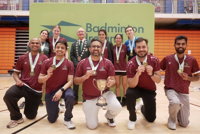 GLTC Grade E Winners. Back Row (L-R): Dimana Nedeva, Larissa Hayden, President of Badminton Ireland Michael McGrath, Mashal Khan, Margaritte McKeown. Front Row (L-R): Rajesh Edavalath Balan, Edison Stanley, Rajat Bathla, Abhinav Srivastav, Venkatesh Srinivasan.