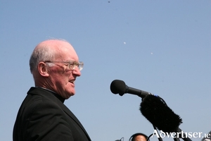 Fr. Walter Macken at the unveiling of the plaque "Wind on the Rain" in Nimmo's Pier