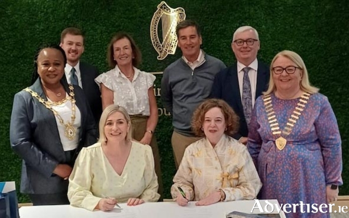 (L-R): Back: Mayor of the City of Galway, Cllr Helen Ogbu, P&aacute;draig Manning (Acting Consulate General), Nuala Kavanagh (Co-Chair Chicago Galway Sister Cities Committee), John Wrenn (Co-Chair Chicago Galway Sister Cities Committee), Keith Finnegan (Galway City Council), C&aacute;it Noone (Galway Chamber of Commerce). Front: Karen Rohan (Galway Chamber of Commerce), Jan Costner (Chicagoland Chamber of Commerce).