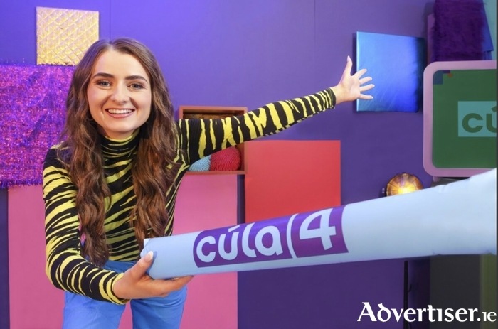 Niamh N&iacute; Chr&oacute;in&iacute;n, C&uacute;la4 presenter