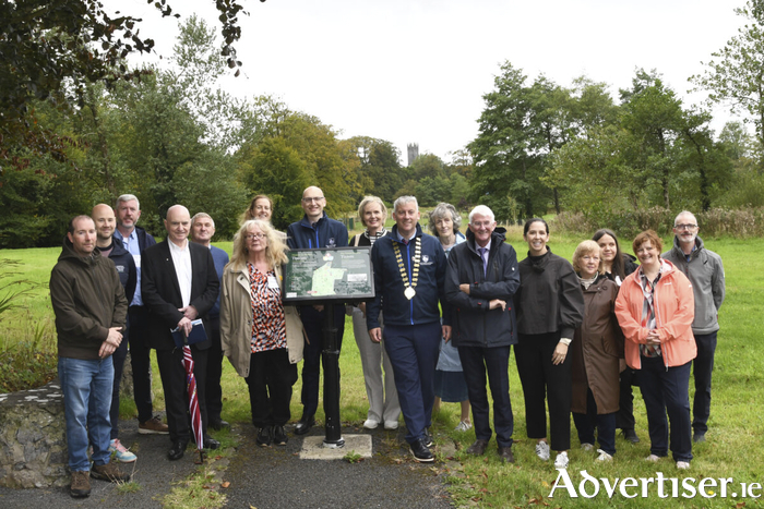 Representatives of Tuam Women&rsquo;s Shed and Galway County Council pictured with Pride of Place adjudicators Tom Dowling (sixth from right) and Peter Hynes (fourth from left) and local volunteers at The Palace Grounds. Photo credit: Jacinta Fahy.