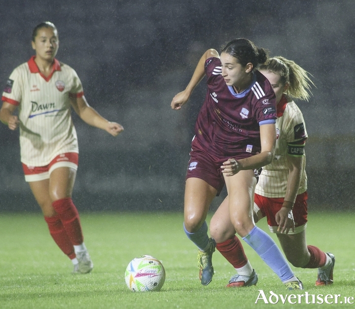 Isabella Beletic escapes a tackle from Treaty United&rsquo;s skipper Katie Lawlee&nbsp;in the SSE Airtricity Women's Premier Division game at Eamonn Deacy Park. (Photo: Mike Shaughnessy)