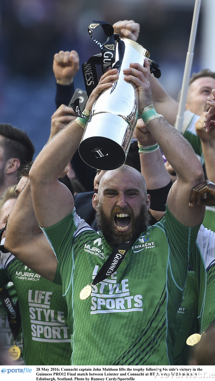 Connacht captain John Muldoon lifts the trophy following his side's victory in the Guinness PRO12 Final against Leinster at BT Murrayfield Stadium in Edinburgh. (Photo by Ramsey Cardy/Sportsfile)