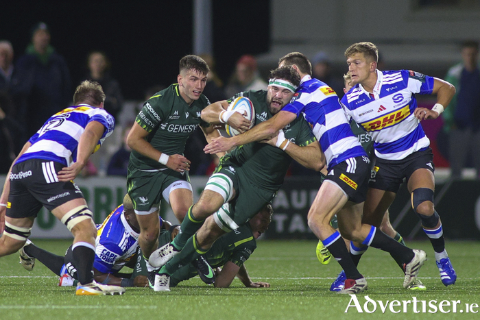 Connacht&rsquo;s Shamus Hurley Langton and Stormers&rsquo; Andre Warner battle in the opening URC game at Dexcom Stadium. (Photo: Mike Shaughnessy)