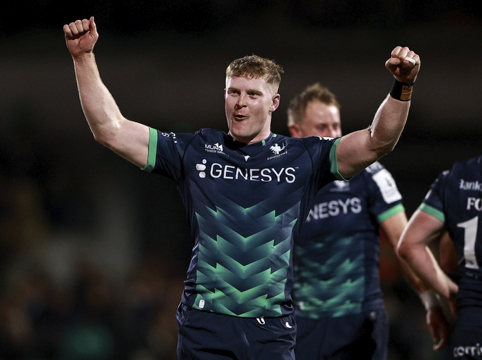 Sean O'Brien of Connacht celebrates after his side's victory in the Investec Champions Cup Round 1 match between Connacht and Saracens at Dexcom Stadium in Galway. Photo by Thomas Flinkow/Sportsfile