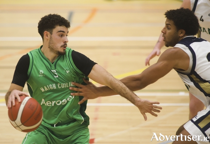 Maigh Cuilinn&rsquo;s Antonio Molina and Ulster University&rsquo;s Jaden Kealey in action from the Basketball Ireland Domino's Men's Division One game at Kingfisher Sports Centre. (Photo: Mike Shaughnessy)