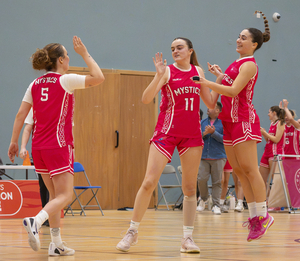 Kelly Bracken, Caoimhe Gilligan, and Demetra Yennari celebrate vs Clunetch Kilkenny Stars. (Photo: John O'Brien)
